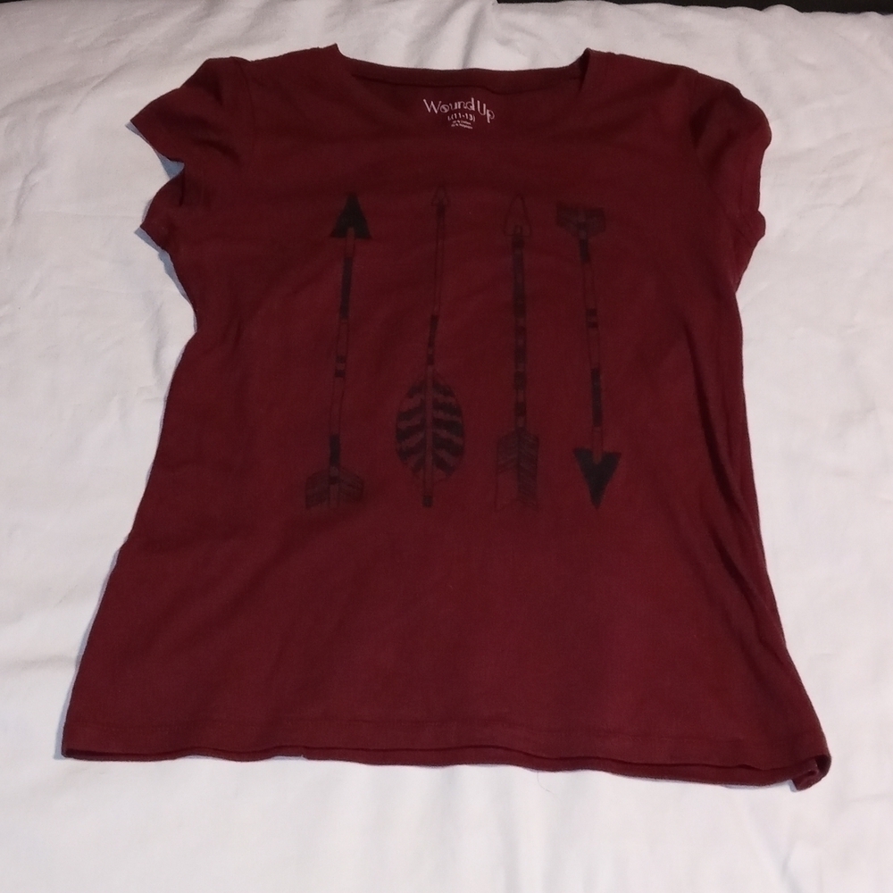 Wound Up burgundy youth girls t shirt with arrows on the front